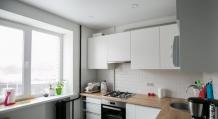 30 вариантов использования плитки и обои для отделки кухни