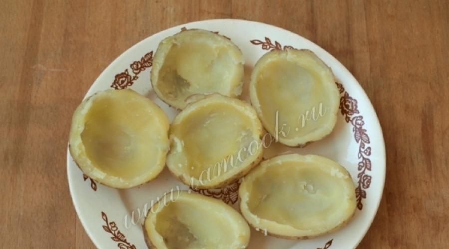 Рецепт печеной картошки фаршированный сыром. Запеченный фаршированный картофель с сыром и беконом. Картофельные лодочки с начинкой