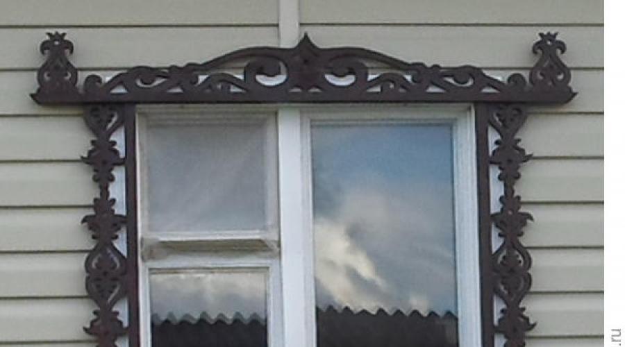 Platibandas não esculpidas.  Como fazer molduras esculpidas para janelas de uma casa de madeira.  As platibandas também diferem no tipo de instalação