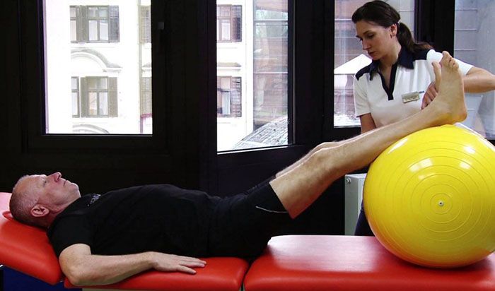 Megbízható és hatékony gyakorlatok a térdízület artrózisára