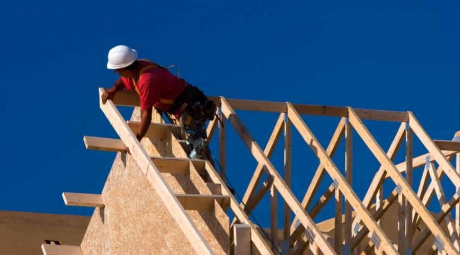 Mansardni krov - tehnologija za izgradnju potkrovlja privatne kuće.  Kako napraviti mansardni krov raznih vrsta - sheme raftera.  Izolacija, parna brana i hidroizolacija potkrovlja i njegova konstrukcija sa crtežima i vizuelnim fotografijama