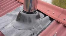 Cómo hacer un pasaje de ventilación a través del techo: disposición de una penetración en el techo Salida de una tubería de ladrillo a través del techo