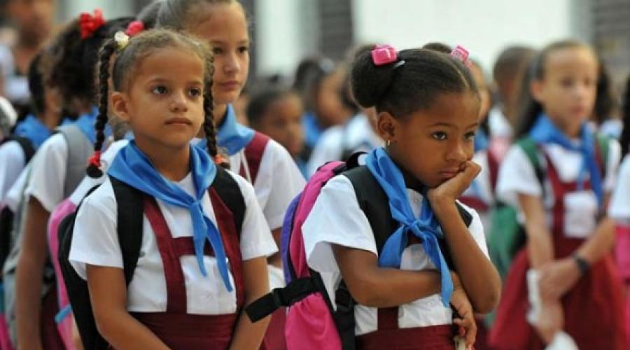 Które kraje nie mają mundurków szkolnych.  Amerykański mundurek szkolny dla dziewcząt i chłopców: opis, zdjęcie.  Czy wiesz, jak ubierają się dzieci w wieku szkolnym w innych krajach?