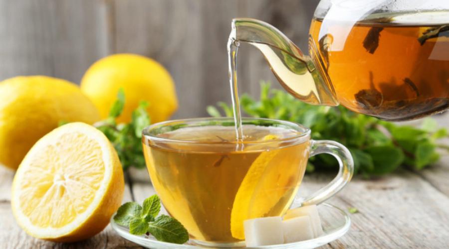 Thé vert additionné de citron.  Quels sont les bienfaits du citron et du thé vert ?  Renforcer l'immunité Thé vert aux bienfaits du citron