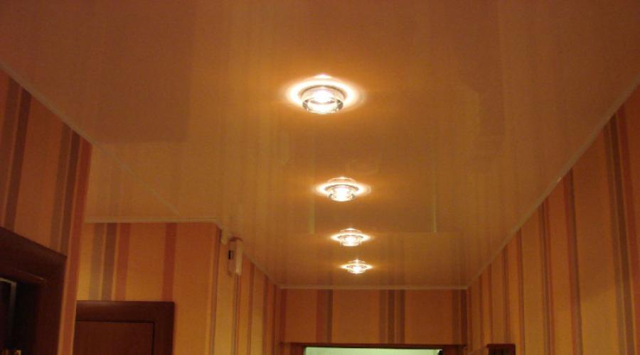 Pogled na spuštene plafone u hodniku.  Rastezljivi plafon u hodniku (70 fotografija).  Opće preporuke za preliminarnu pripremu površine