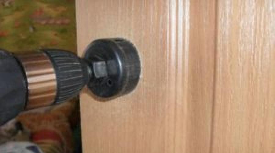 Jak zamontować drzwi i zamontować zamki.  Zalecenia dotyczące samodzielnego montażu zamka w drewnianych drzwiach.  Co przygotować dla mistrza