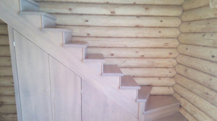 Как красить лестницу в доме. Чем покрасить деревянную лестницу: выбор лакокрасочного материала и технология окрашивания. Окрашивание деревянной лестницы красками и эмалями