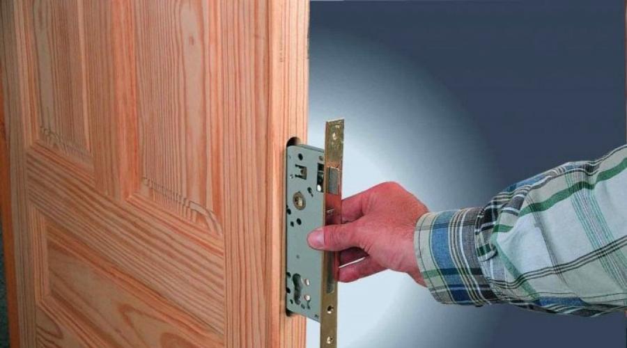 Instalowanie zamka w drzwiach: jak to zrobić samodzielnie?  Instalowanie zamka w drzwiach własnymi rękami.  Rodzaje zamków do drzwi, szczegółowa technologia samodzielnego montażu, zalecenia specjalistów Zasady wkładania zamka do drzwi wewnętrznych