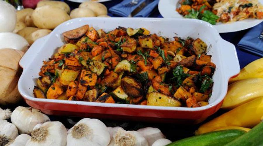 Deliciosos e saudáveis ​​legumes assados ​​no forno.  Receitas vegetarianas: Legumes assados