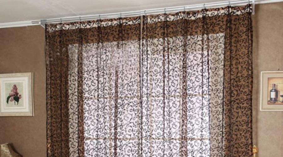 Beautiful curtains on the door.  Design of curtains for a doorway - features of selection and decoration, photo ideas.  Types of curtains for the doorway
