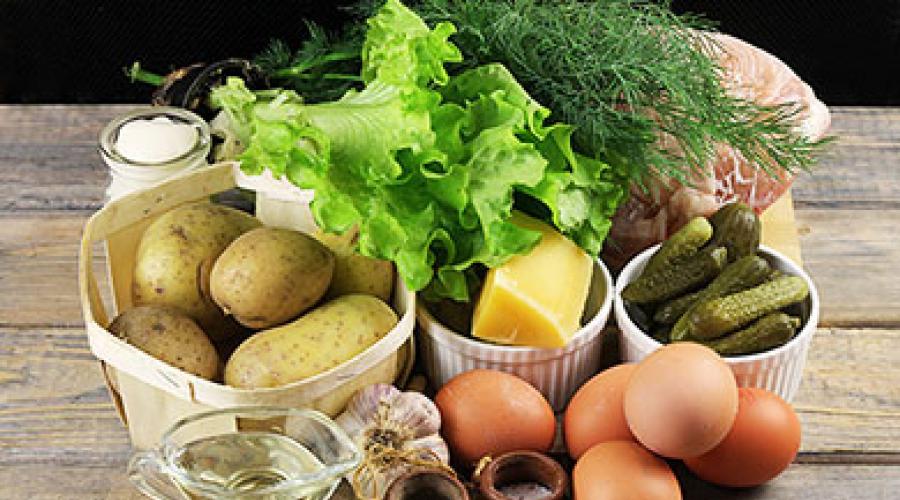 Salade Capercaillie's Nest - une recette classique étape par étape en couches.  Salade du nid de grand tétras - la nourriture de la 