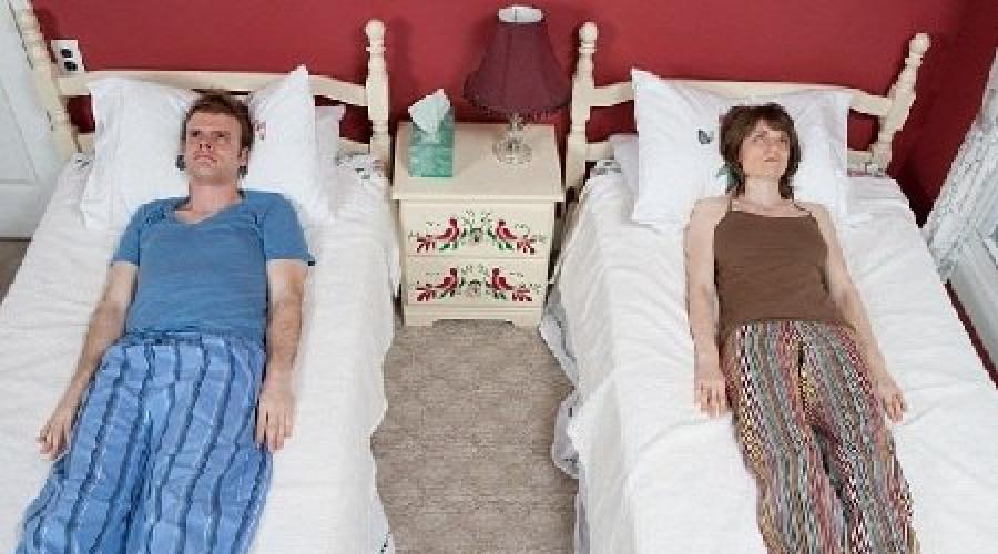 ينام الزوج في غرفة أخرى السبب ماذا سيحدث إذا تم النوم ستة أشهر بشكل منفصل عن زوجها متأخر جدا يأتي من العمل