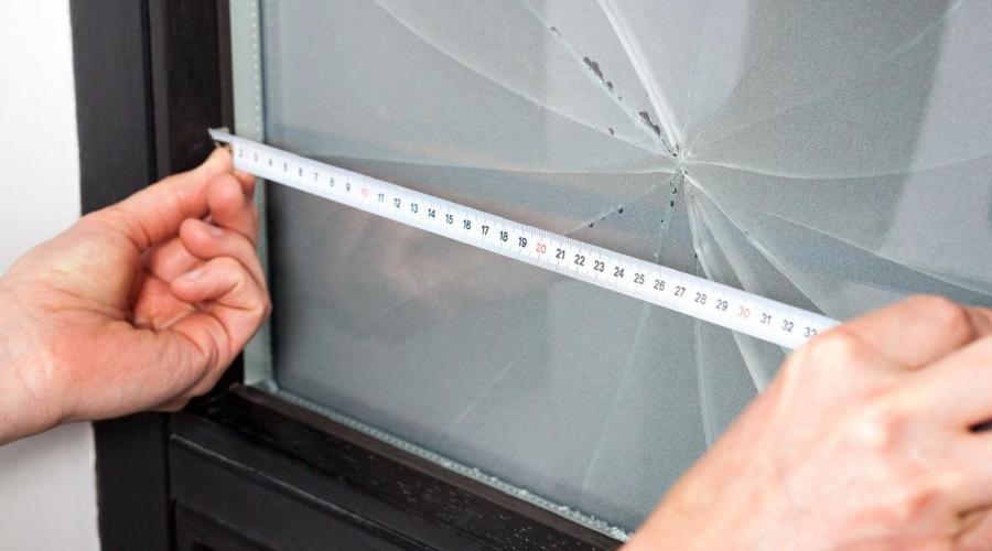 شیشه شکسته را داخل درب داخلی قرار دهید.  نحوه قرار دادن شیشه در درب های داخلی در مدل های مختلف.  نحوه قرار دادن شیشه مستطیل شکل