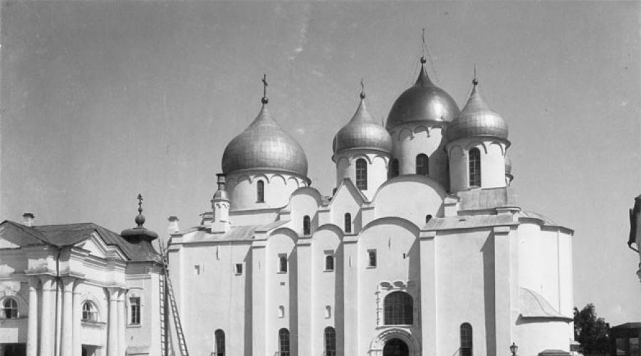 Sofia de Novgorod: o que você precisa saber sobre a mais antiga catedral ortodoxa da Rússia.  Hagia Sophia de Novgorod em Veliky Novgorod Hagia Sophia no Kremlin