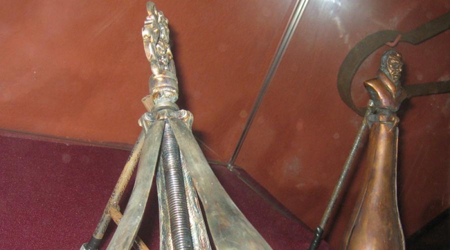 Drveni balvan u obliku trokuta.  Najsofisticiranija srednjovjekovna oruđa za mučenje.  Prednosti i nedostaci drvenih rogova