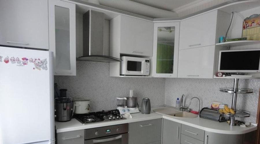 Dizajnirajte male kuhinje 5 metara Brežnjevka.  Dizajn interijera kuhinje u Hruščovu (prave fotografije).  Lukavo sa aranžmanom