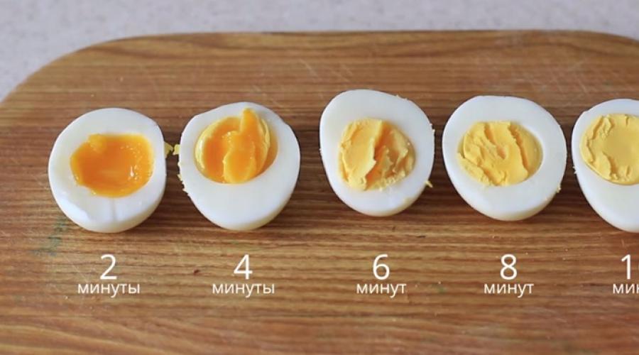 Белые и коричневые куриные яйца: какие полезнее? Между коричневыми и белыми куриными яйцами есть разница