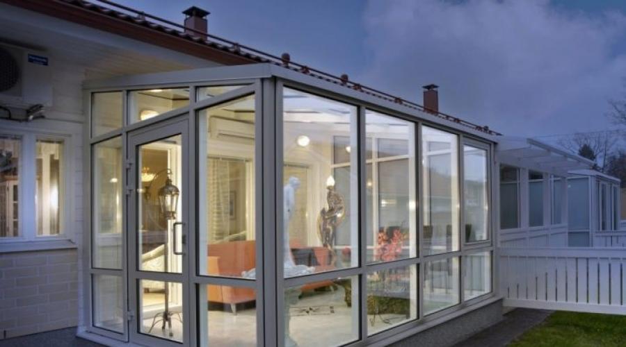Opciones de acristalamiento de terraza.  Acristalamiento de veranda en el país: el uso de marcos de aluminio y características del acristalamiento sin marco.  Tipos y tipos de acristalamiento.