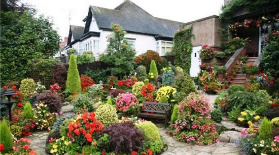 Jardin paysager : style naturel dans l’aménagement paysager.  Style anglais de paysage en aménagement paysager